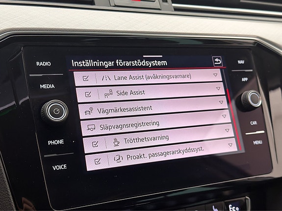 Volkswagen Passat 22 of 30