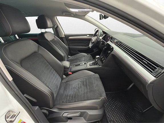 Volkswagen Passat 26 of 30