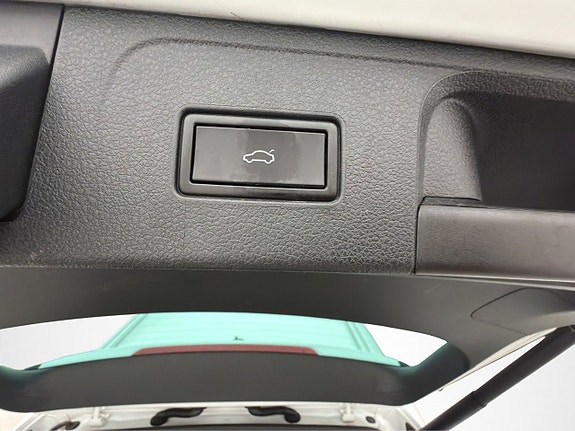 Volkswagen Passat 30 of 30