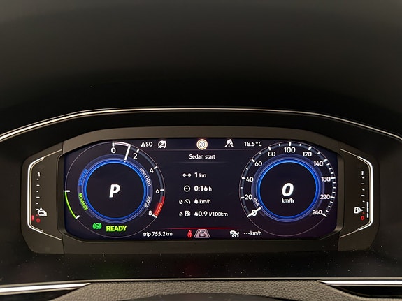 Volkswagen Passat 15 of 30