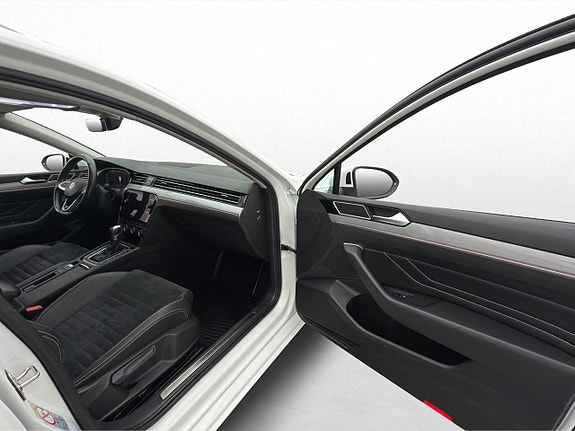 Volkswagen Passat 27 of 30