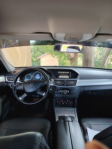 Mercedes-Benz E200 3 of 5