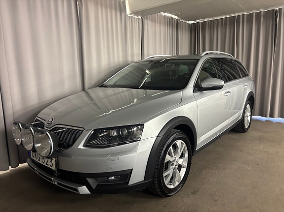 Skoda Octavia Scout 2 of 19