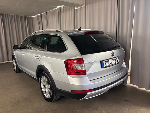 Skoda Octavia Scout 4 of 19