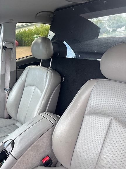 Mercedes-Benz E320 8 of 8