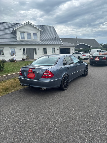 Mercedes-Benz E320 3 of 8