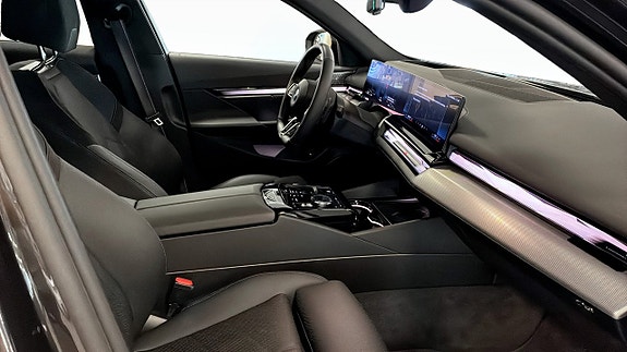 BMW 530e 3 of 9