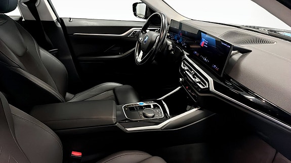 BMW i4 3 of 8