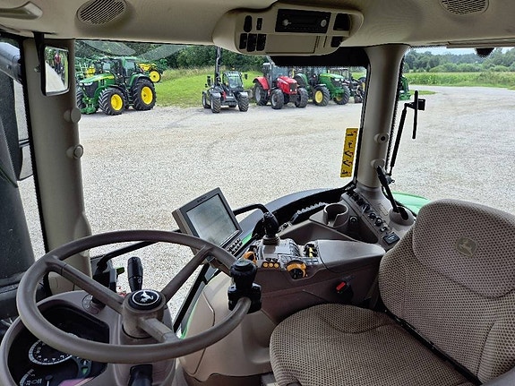 John Deere 6215R 6 of 9