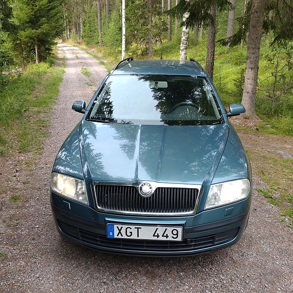 Skoda Octavia 2 of 4