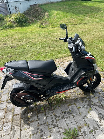 Aprilia SR 50 4 of 6