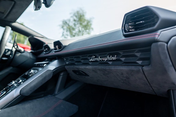 Lamborghini Huracan 3 of 20