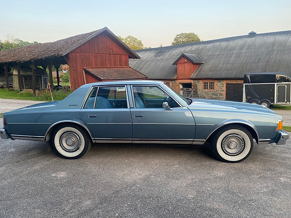 Chevrolet Caprice 2 of 14