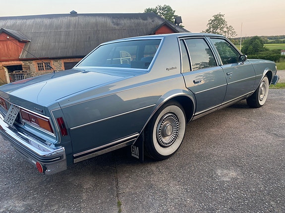 Chevrolet Caprice 4 of 14
