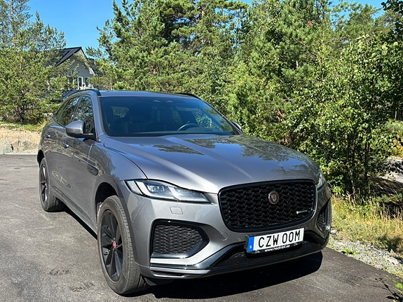 Jaguar F-PACE 2 of 5