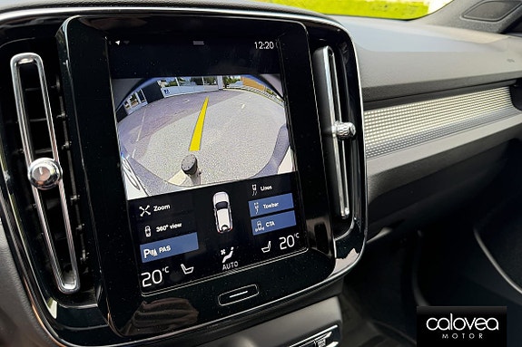Volvo XC40 9 of 16