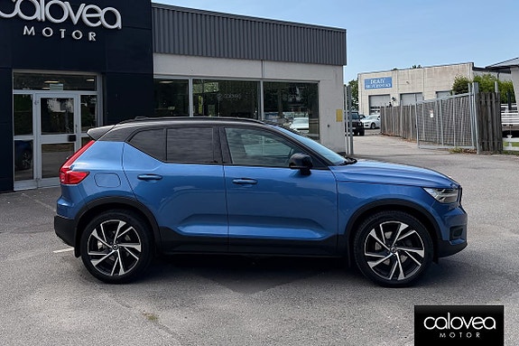 Volvo XC40 2 of 16