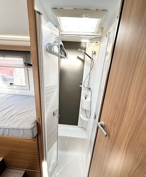 Adria Matrix 670 SL *Finansiering / Långbädd / Taksäng / AC Bodel / 5-sits / 3500 kg 9 of 12