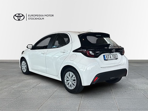 Toyota Yaris 3 of 12