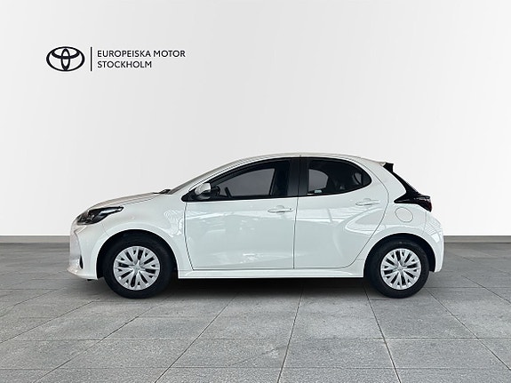 Toyota Yaris 4 of 12