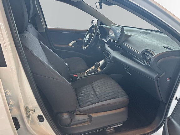 Toyota Yaris 7 of 12