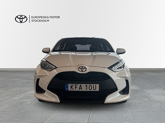 Toyota Yaris 6 of 12