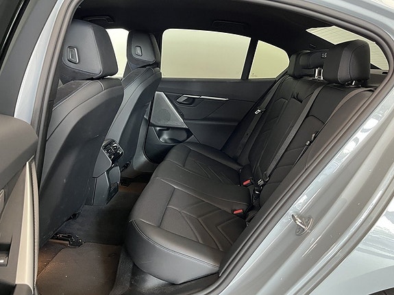 BMW i5 11 of 15