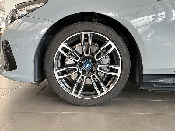 BMW i5 4 of 15