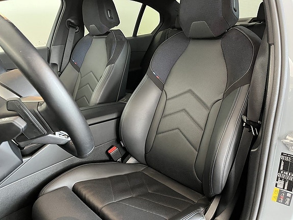 BMW i5 7 of 15
