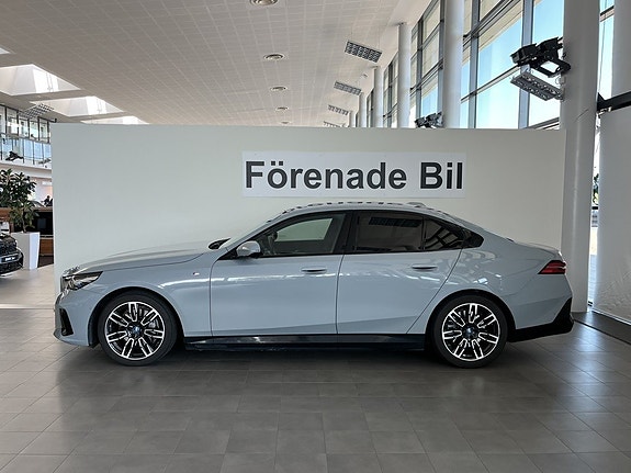 BMW i5 3 of 15