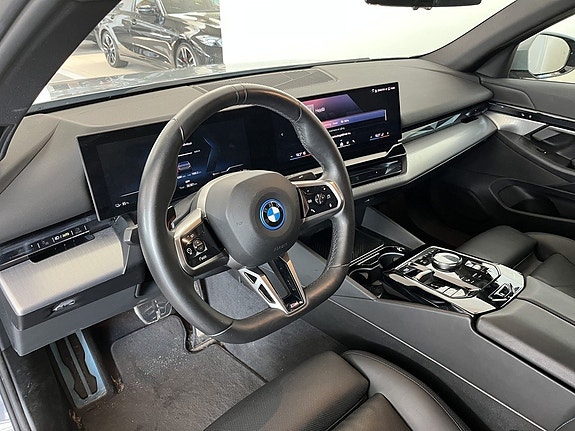 BMW i5 6 of 15