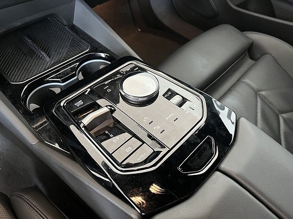 BMW i5 8 of 15