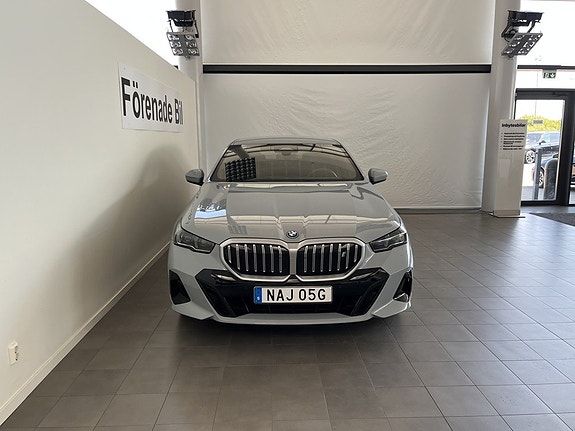BMW i5 2 of 15