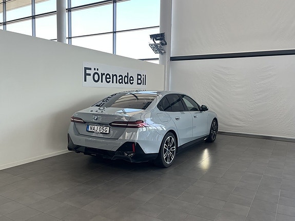 BMW i5 13 of 15