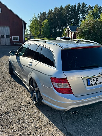 Mercedes-Benz C200 4 of 6