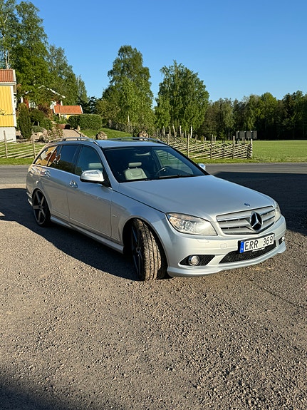 Mercedes-Benz C200 2 of 6