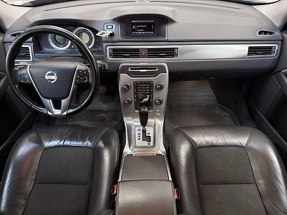 Volvo V70 2 of 26