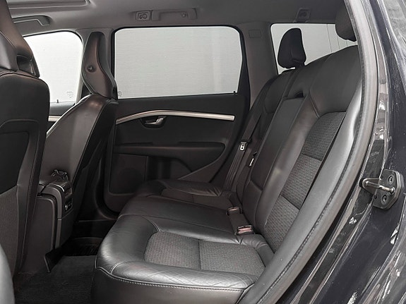 Volvo V70 12 of 26
