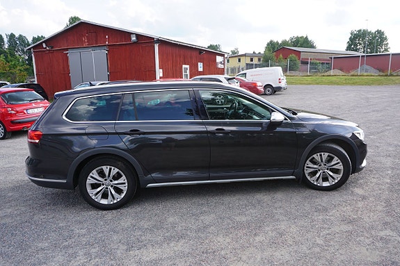Volkswagen Passat Alltrack 4 of 7