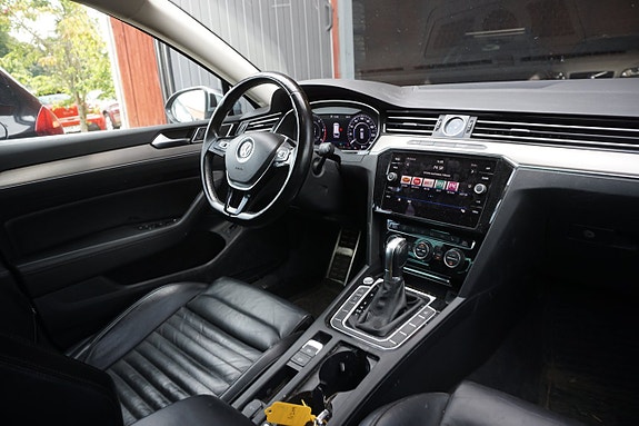 Volkswagen Passat Alltrack 5 of 7