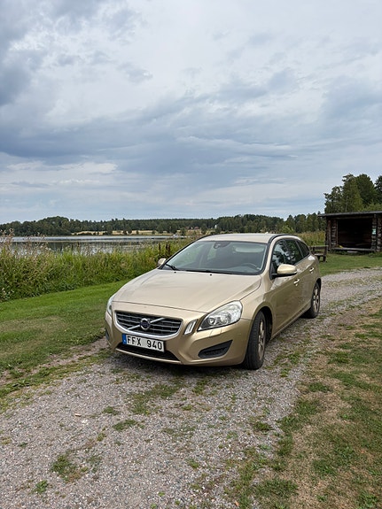 Volvo V60 2 of 6