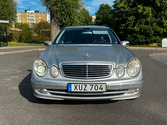 Mercedes-Benz E240 5 of 11