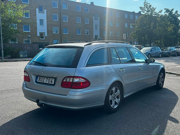 Mercedes-Benz E240 4 of 11