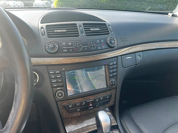Mercedes-Benz E240 11 of 11