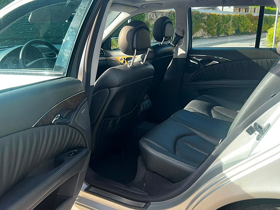 Mercedes-Benz E240 6 of 11
