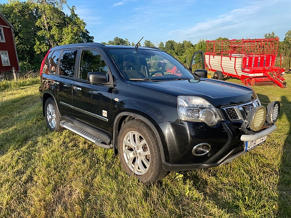 Nissan X-Trail 2 of 12