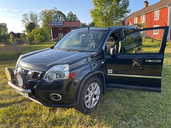Nissan X-Trail 3 of 12