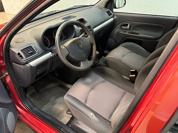 Renault Clio 11 of 23