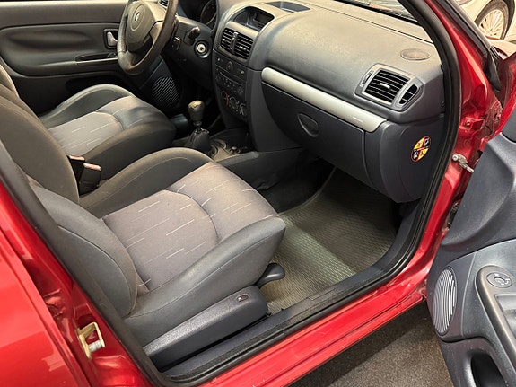Renault Clio 10 of 23