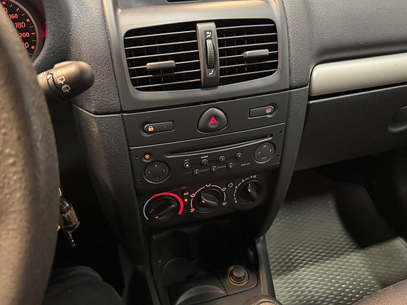 Renault Clio 15 of 23